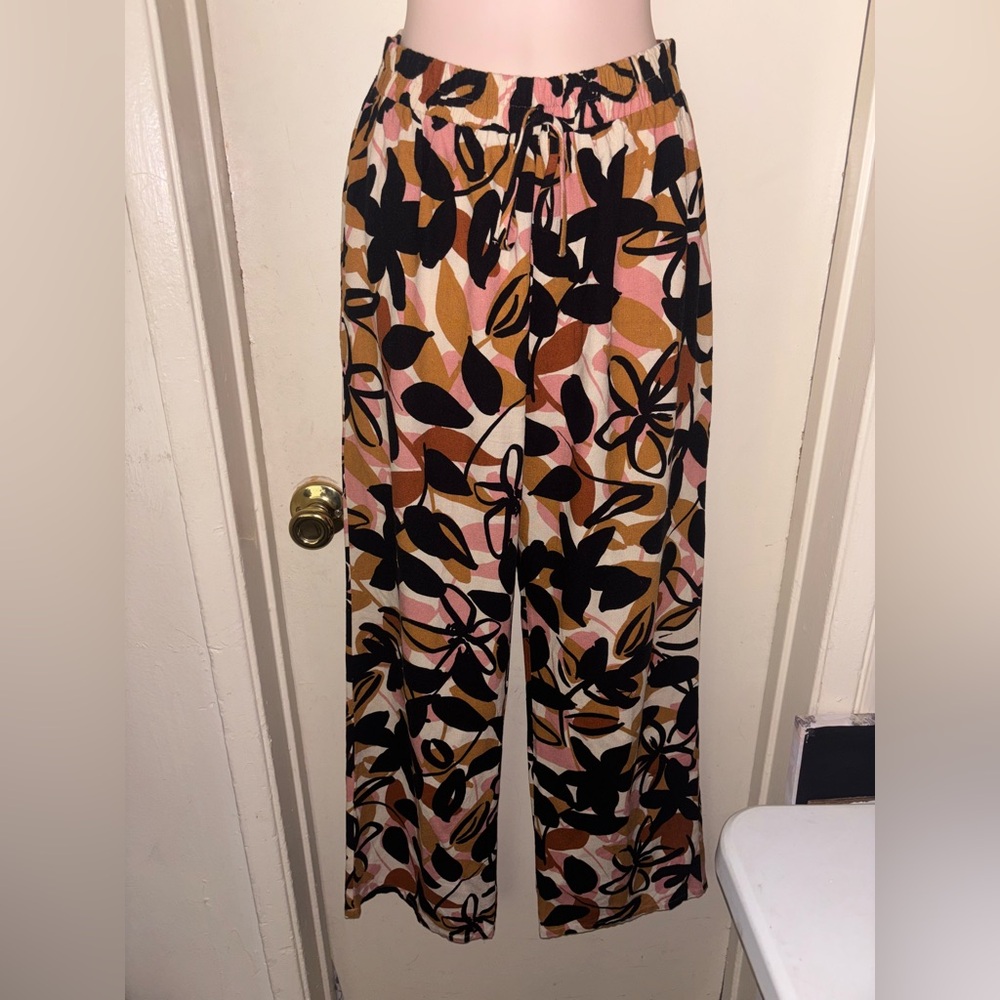 Tullea. Floral Print Women's Pants. Size M